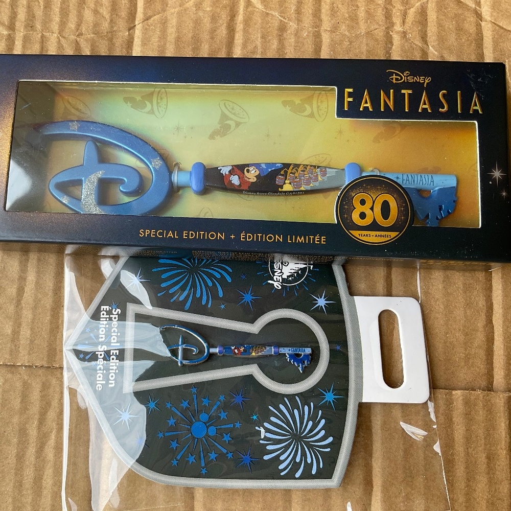 Disney fantasia Mickey key / pin